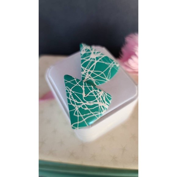 1980s Aqua and White Graffiti Triangular Earrings - Picture 4 of 10